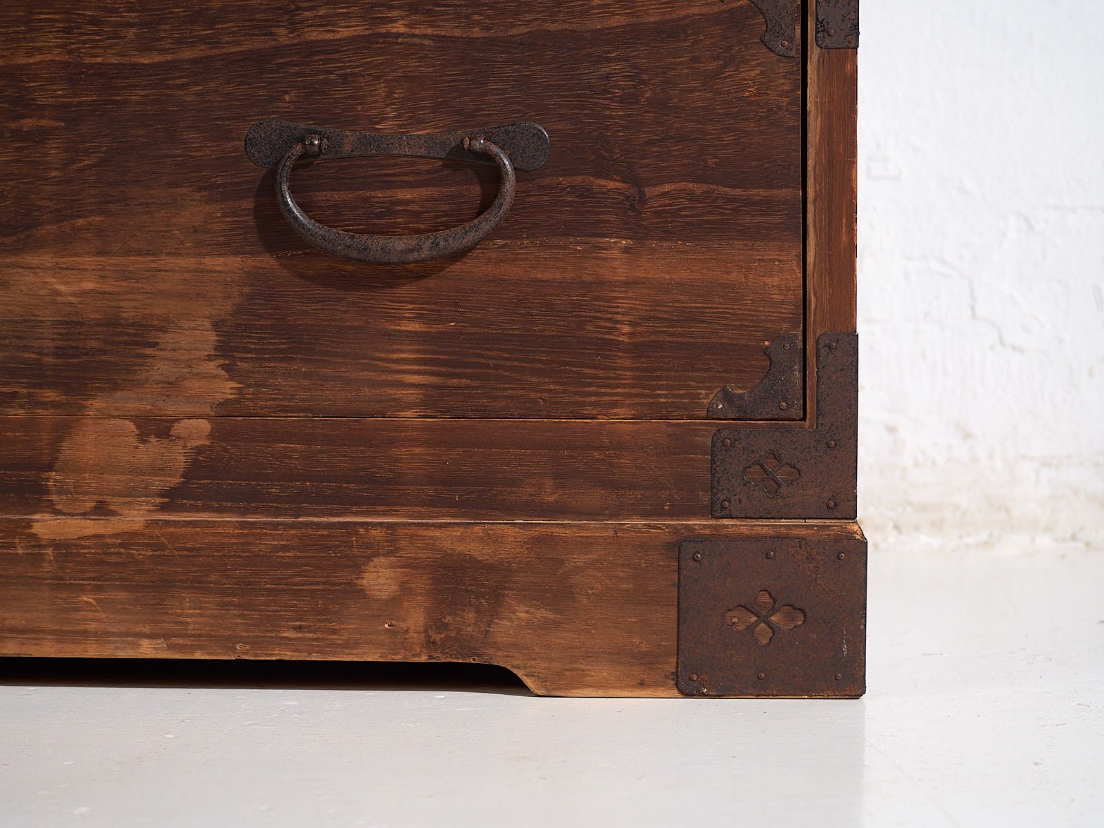 Japanese Sendai Isho Dansu (Clothing Chest), Large Size, Made Of Cedar And Iron, Meiji Taishō Period (C. 1890 1925). photo buy