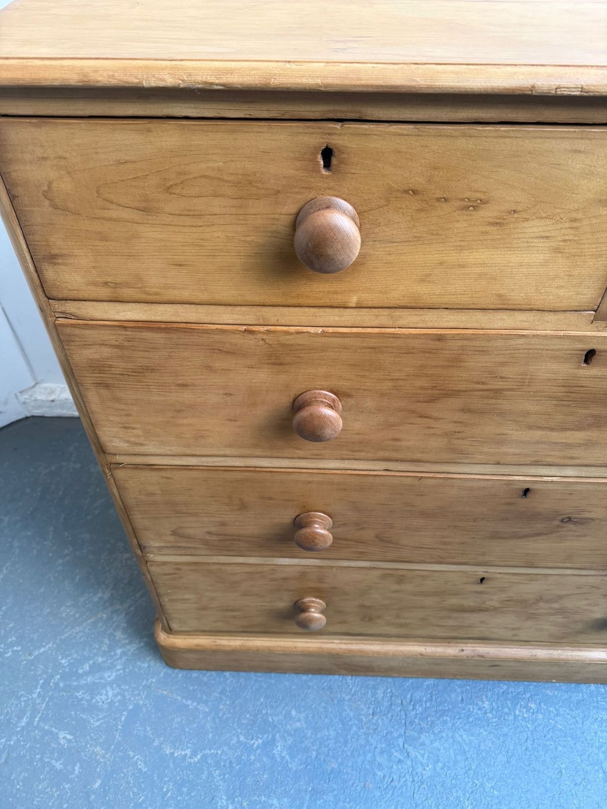 A Large Deep Waxed Victorian Pine 5 Drawer Chest Of Drawers photo vintage