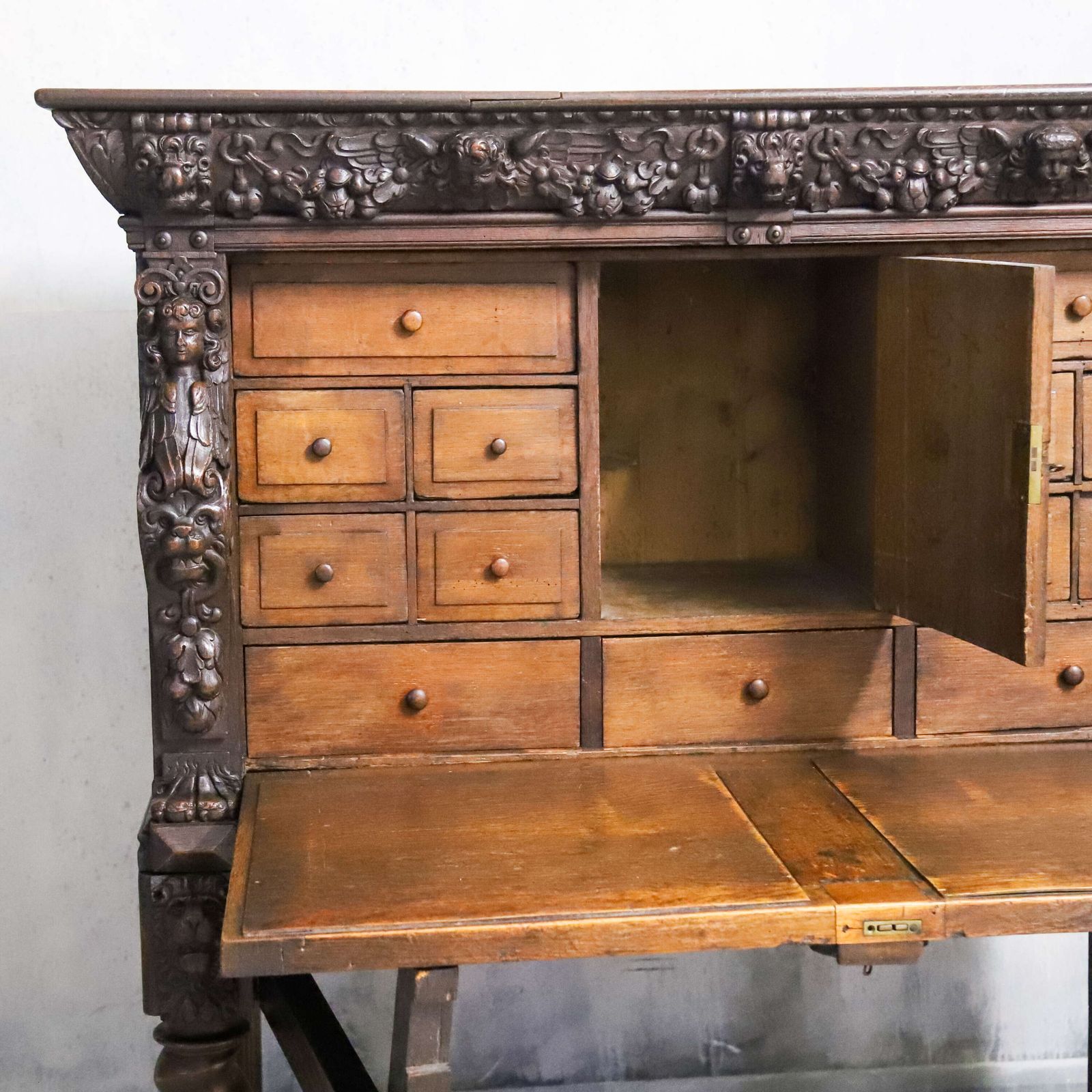 photo vinterior 19th Century Flemish Carved Oak Cabinet On Stand With Lion Masks C.1850 1880