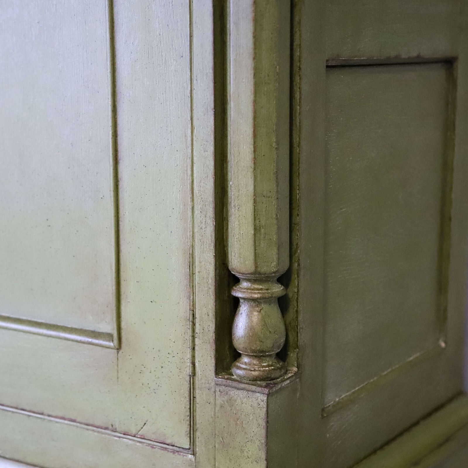 photo vinterior Georgian Housekeeper’s Cupboard, English Antique, Later Painted Green, C.1800