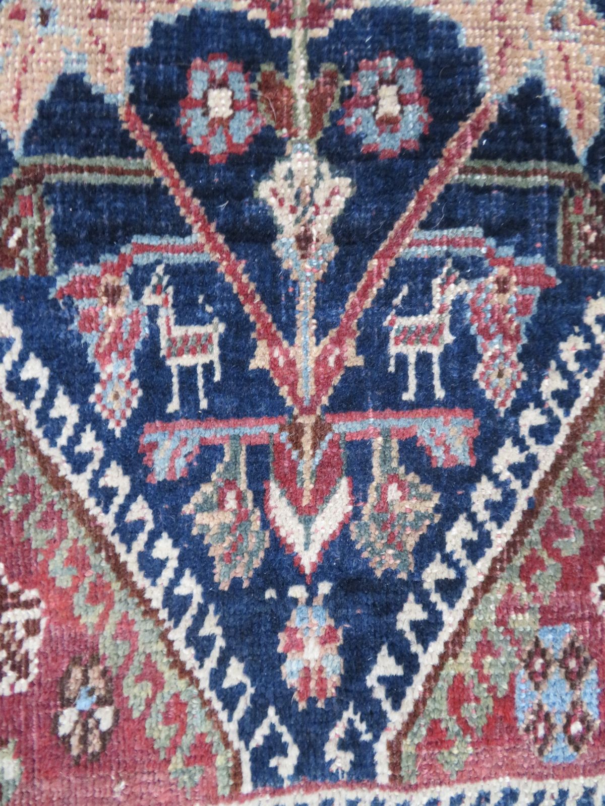 Unusual Qashqai Kashkuli Rug. 201cm X 145cm photo buy