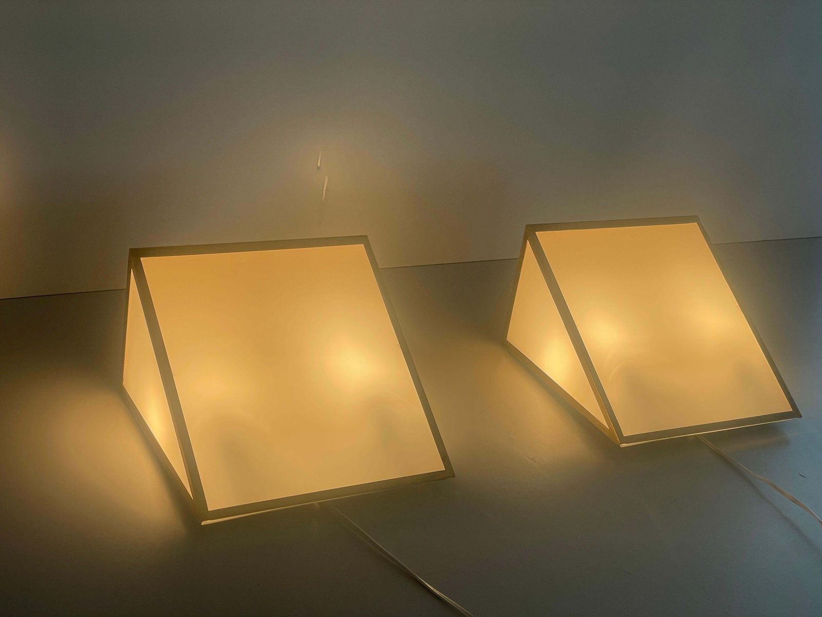 photo vinterior Mid Century Glass And Brass Large Pair Of Cinema Sconces, 1950s, Italy