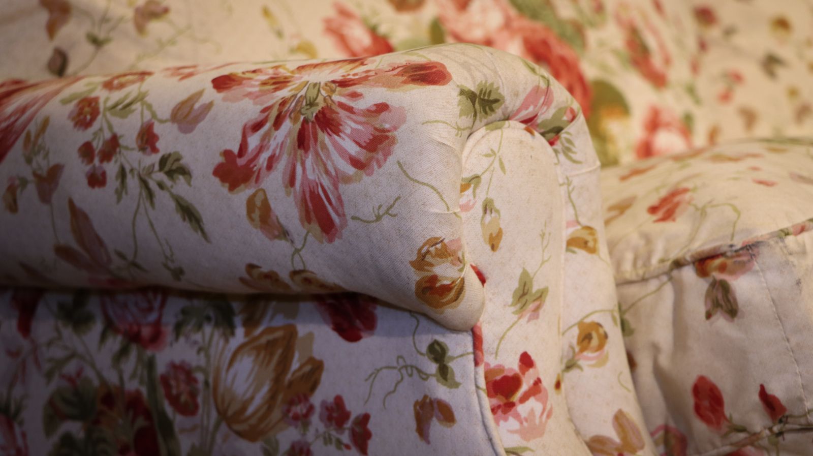 photo buy Exquisite Peter Dudgeon 2 Seater Sofa Colefax And Fowler Chintz Country House
