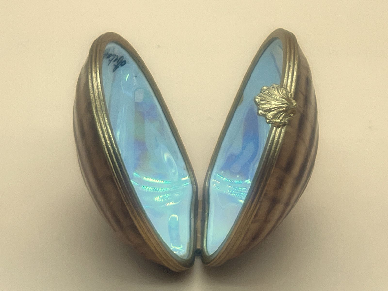 Artoria Limoges Porcelain France Venus Clam Shell With Luster Design Hand Painted Trinket / Jewelry Box With Clasp Fastener. photo for sale