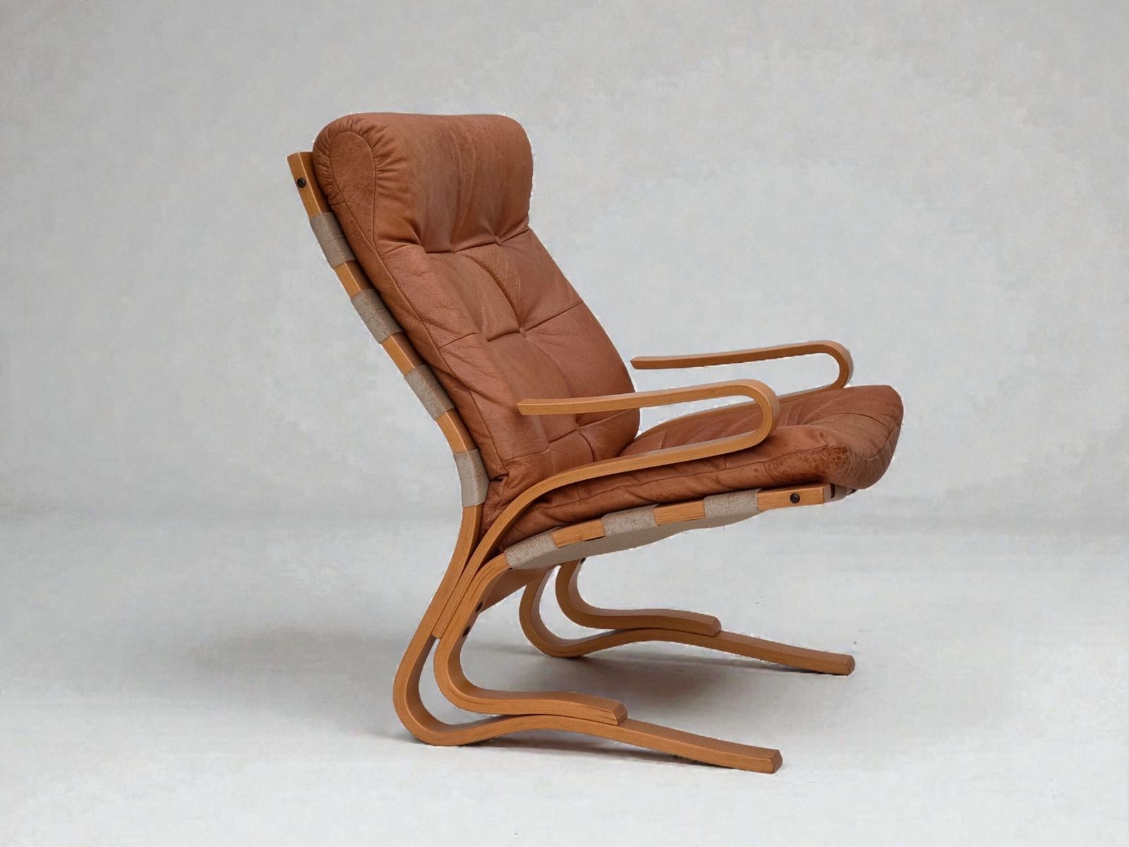 Jaren 1970, Noorse Fauteuil, Model "Kengu", Meubelsleder.