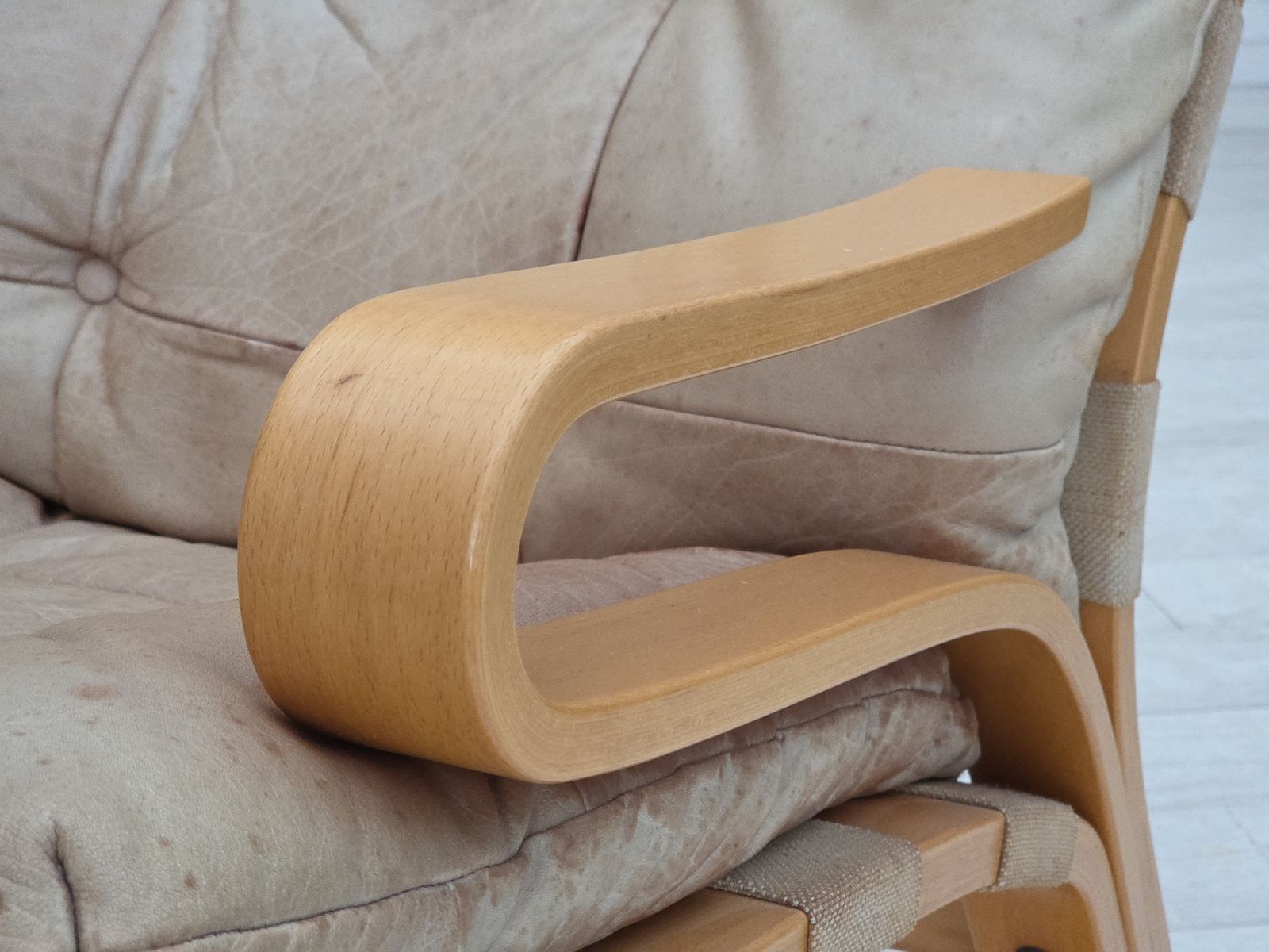 Ca. Jaren 1970, Noorse Fauteuil, Model "Kengu", Beige Meubeleer. photo furniture