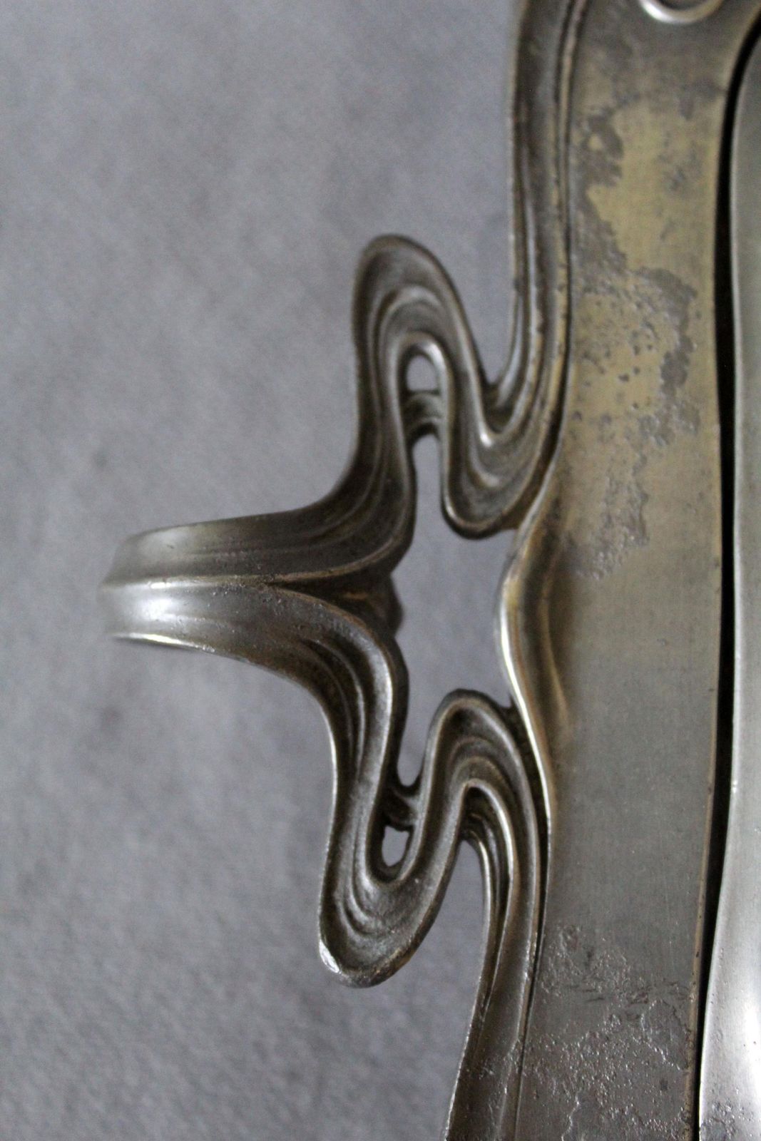 Antiek Art Nouveau Jugendstil Groot Tinnen Terrine Met Deksel, Rijkelijk Versierd, Bloemmotieven, Arts And Crafts, Zonder Maker's Mark, Serveerschaal photo buy