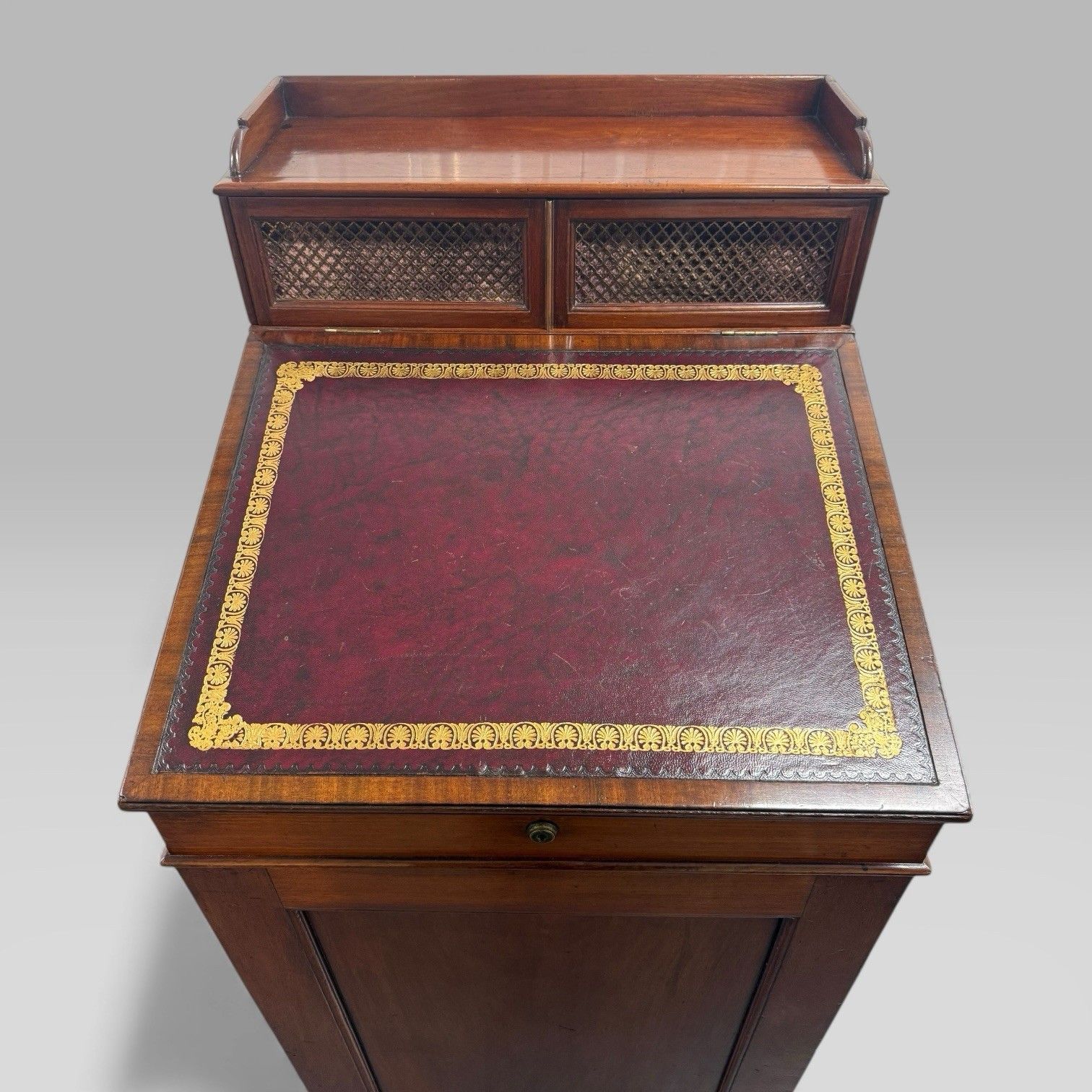 photo furniture Antique Mahogany Davenport Desk By Gillows Of Lancaster