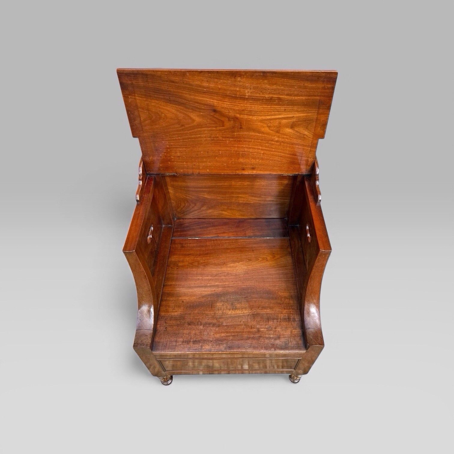 1800.0 Antique Georgian Gillows Mahogany Bedside Table Cabinet | Pot Cupboard photo