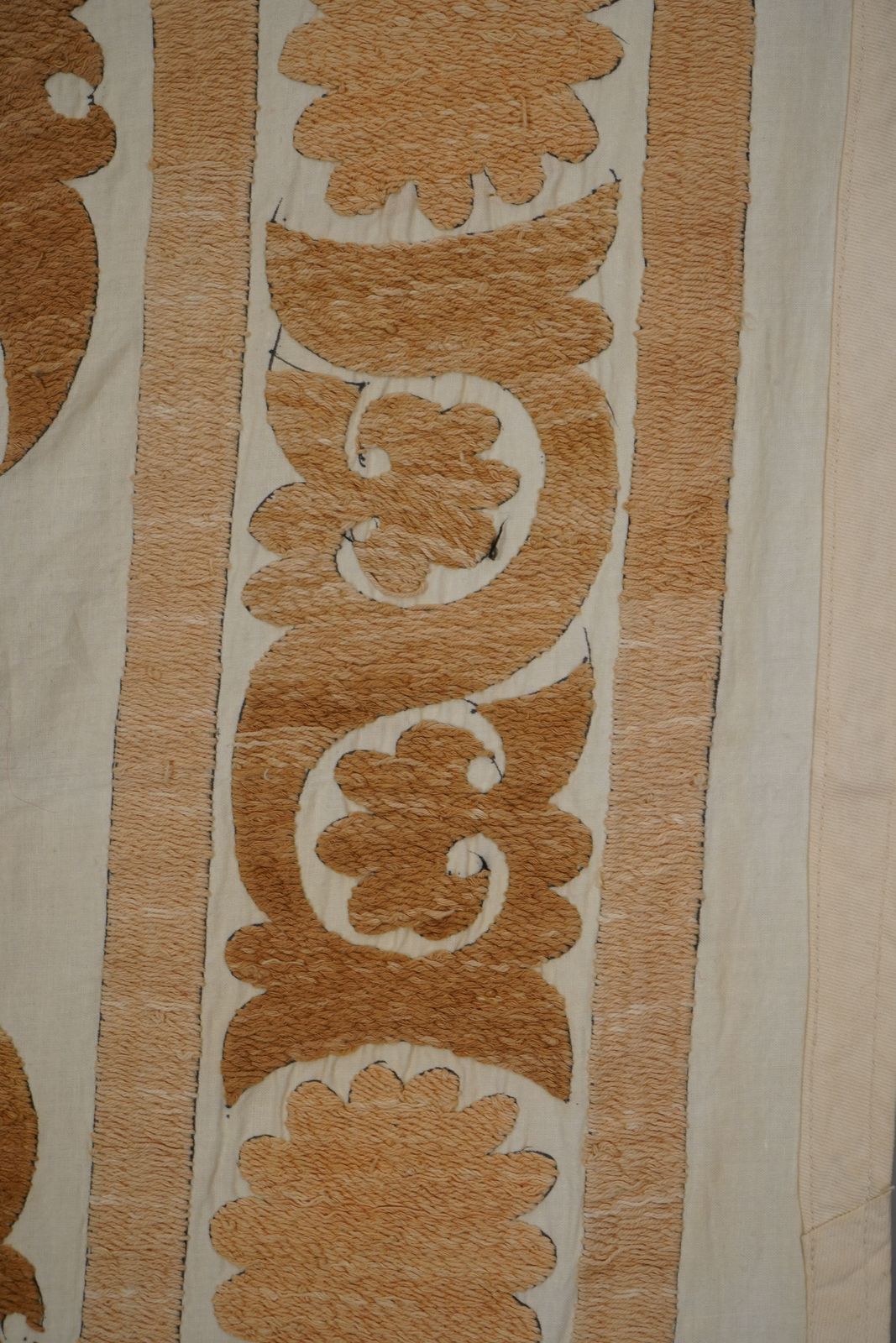 Uzbek Suzani Centerpiece Fabric, Hand Embroidered Table Textile 4'4'' X 4'5'' photo buy