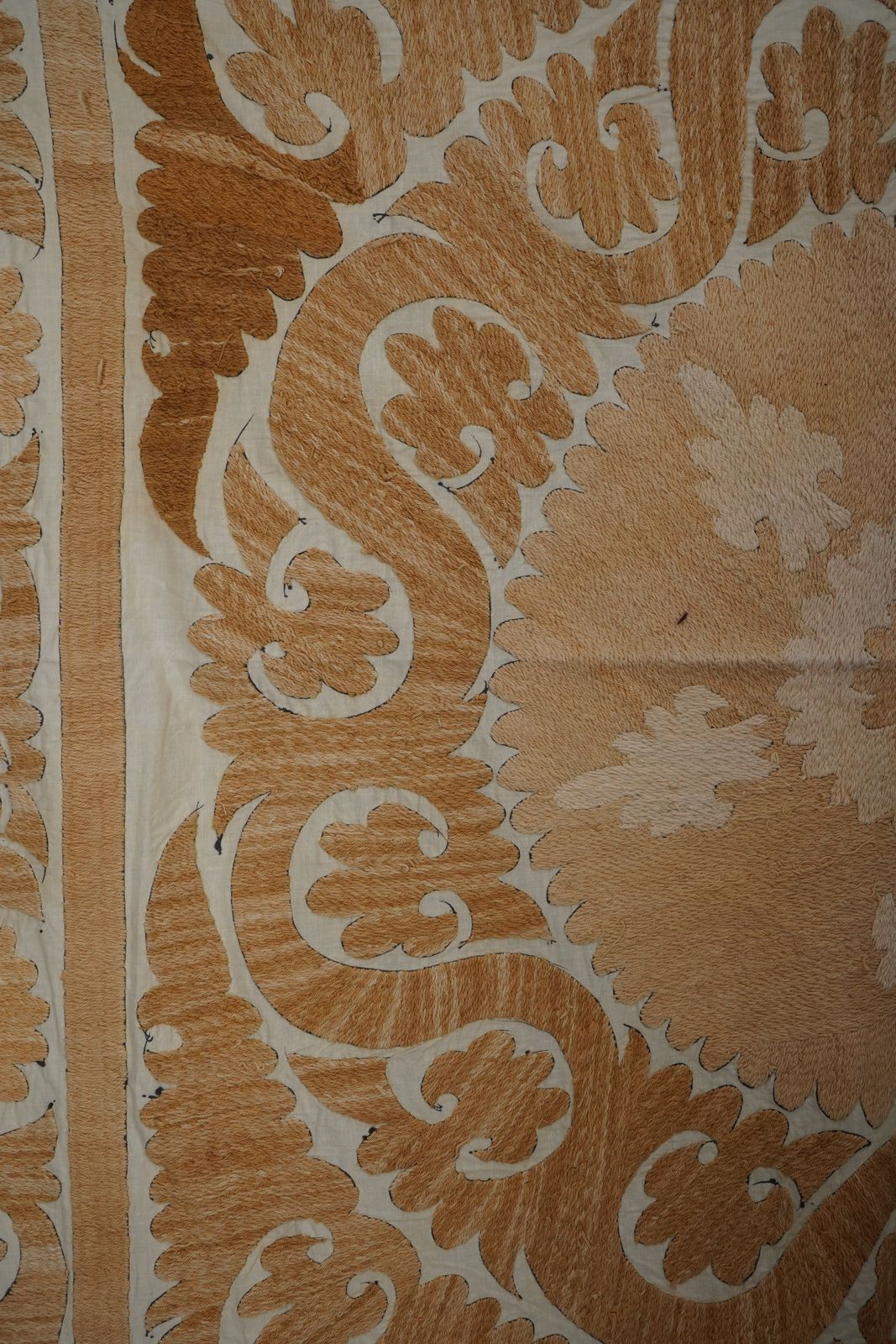 photo furniture Uzbek Suzani Centerpiece Fabric, Hand Embroidered Table Textile 4'4'' X 4'5''