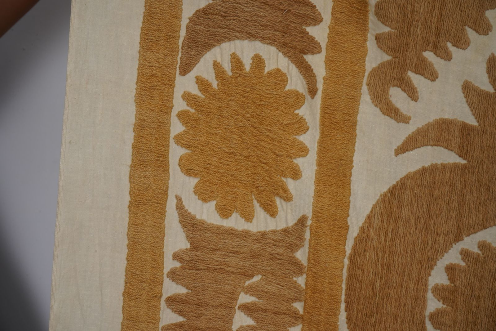 Uzbek Suzani Textile, Square Red And Camel Table Cover In Red Tones 4'2'' X 4'9'' photo vinterior