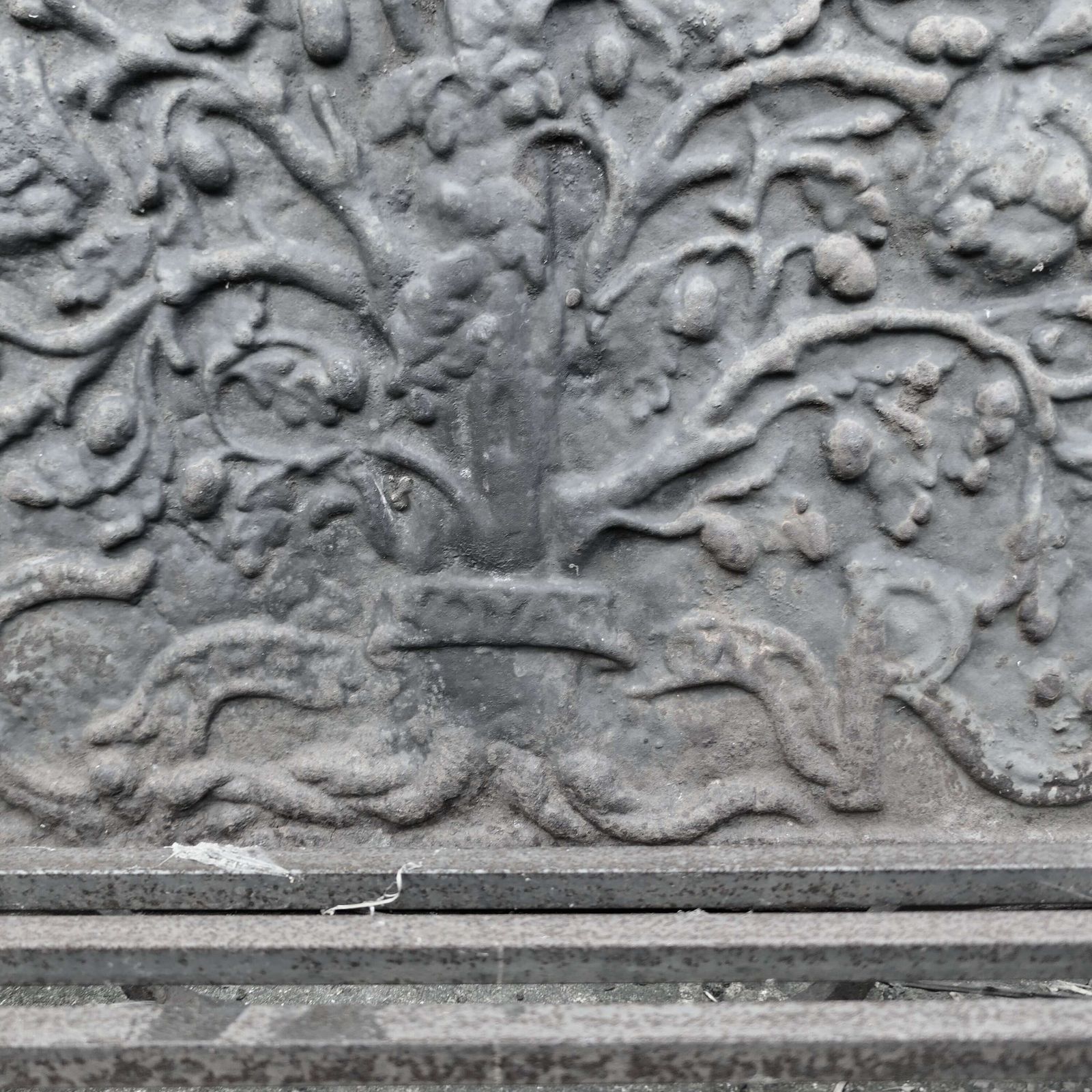 Very Heavy Large Fire Back The Fire Back Tells The Story Of King Charles II photo 2100.0