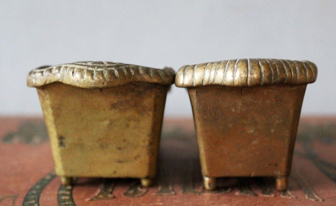 Set Van 2 Antieke Franse Gegoten Bronzen Miniatuur Badkuipen – Kleine Schaaltjes Bruikbaar Als Sponshouder, Zeephouder, Bureauorganizer Of Vide Poche photo vinterior