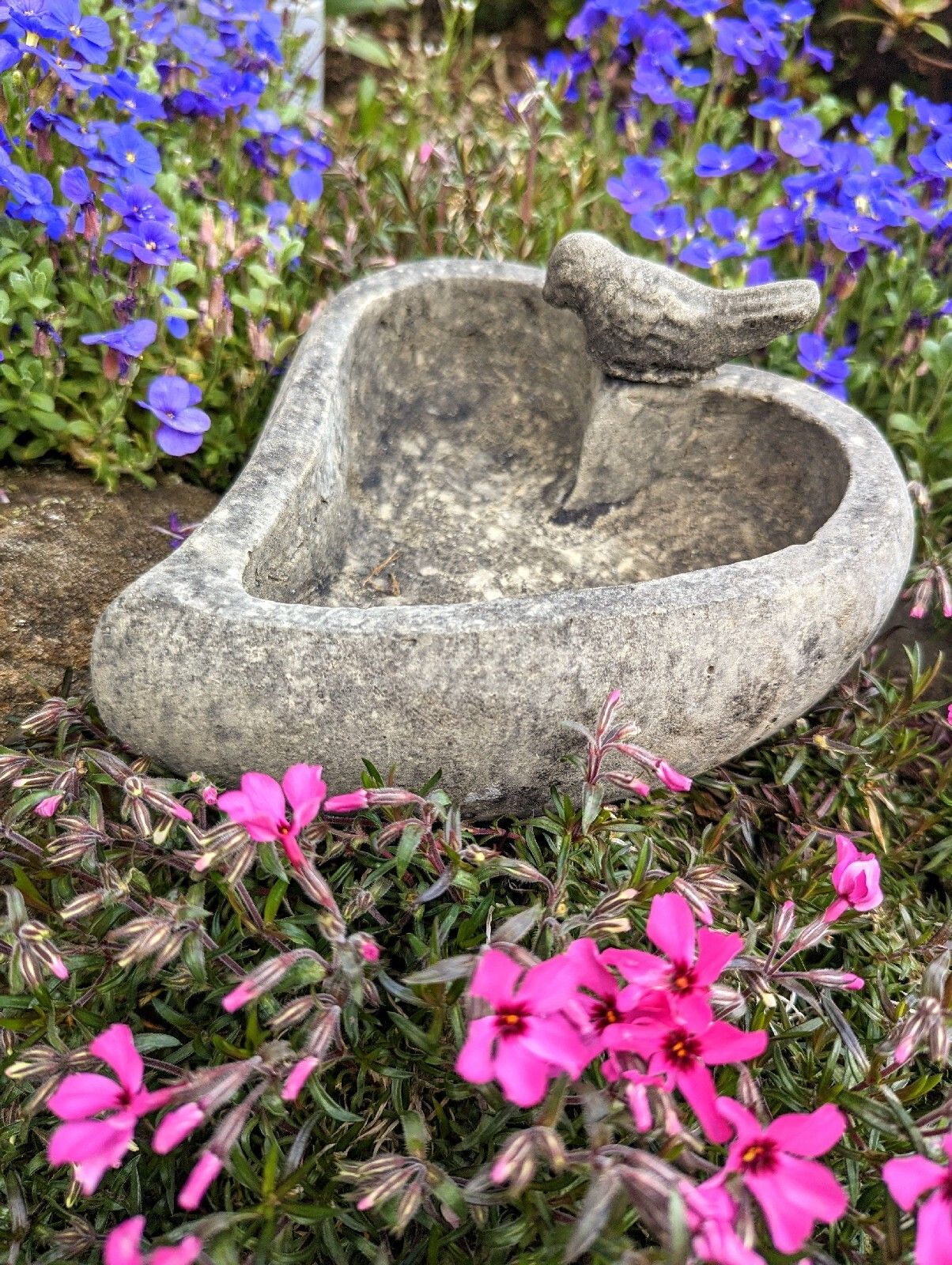 English Stone Vintage Style Birds On Heart Baths Delivery Available 0061. photo for sale
