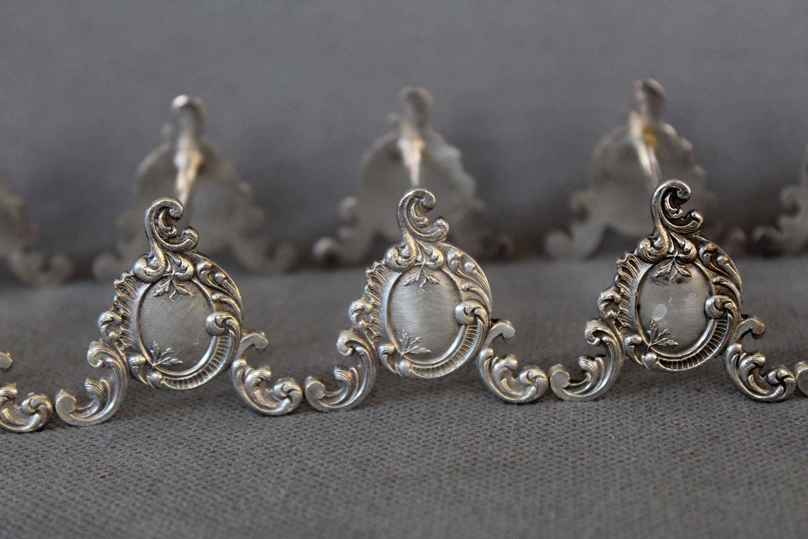 Set Van 12 Vintage Verzilverde Metalen Messenleggers, In Doos, Derby, Brits, Empire Regency Rococo Stijl, Metaal, Eettafel, Eetstokjes photo vinterior