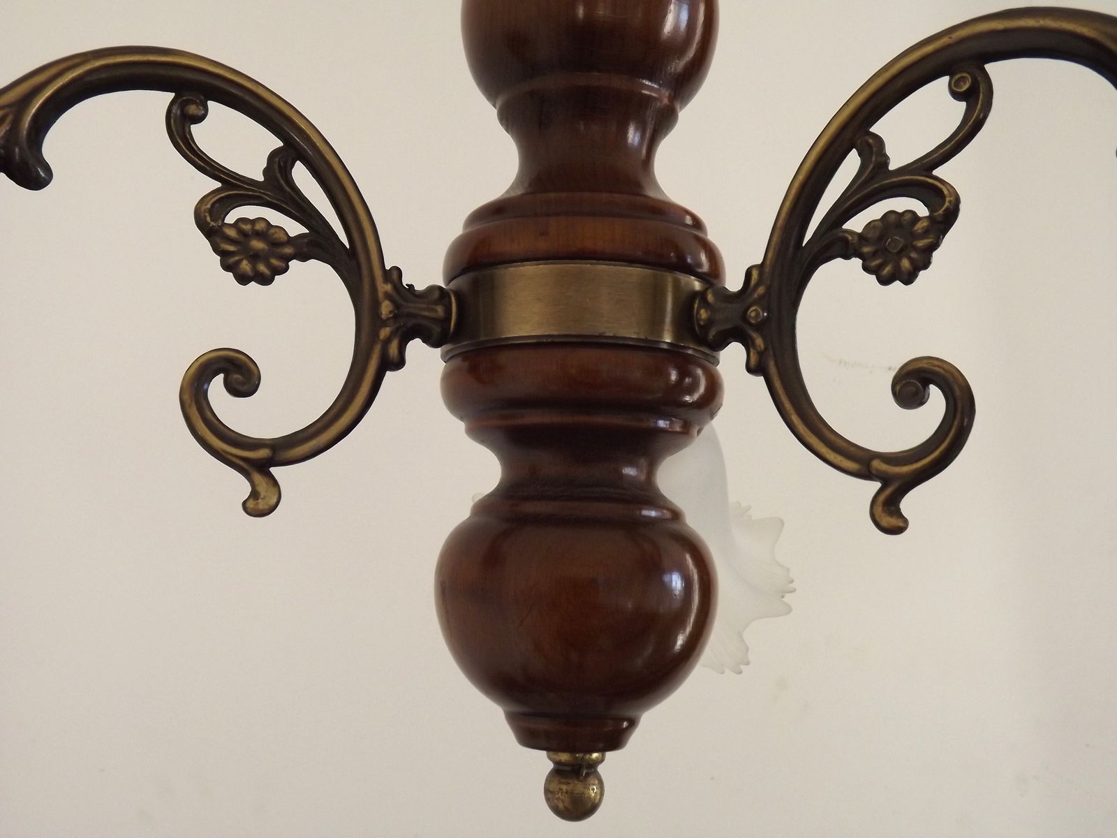 Lustre français à 3 lumières en bois et métal effet bronze, abat-jour en verre opaque photo 165.0