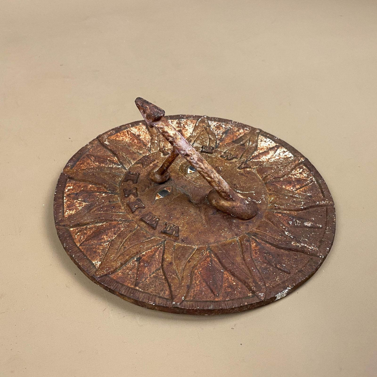 Antique Sun Dial Garden Metal Heavy Vintage Garden Decor Round Circular 19cm Weather Sundials Ornament Outdoor Sun Face Rustic Sculpture photo for sale