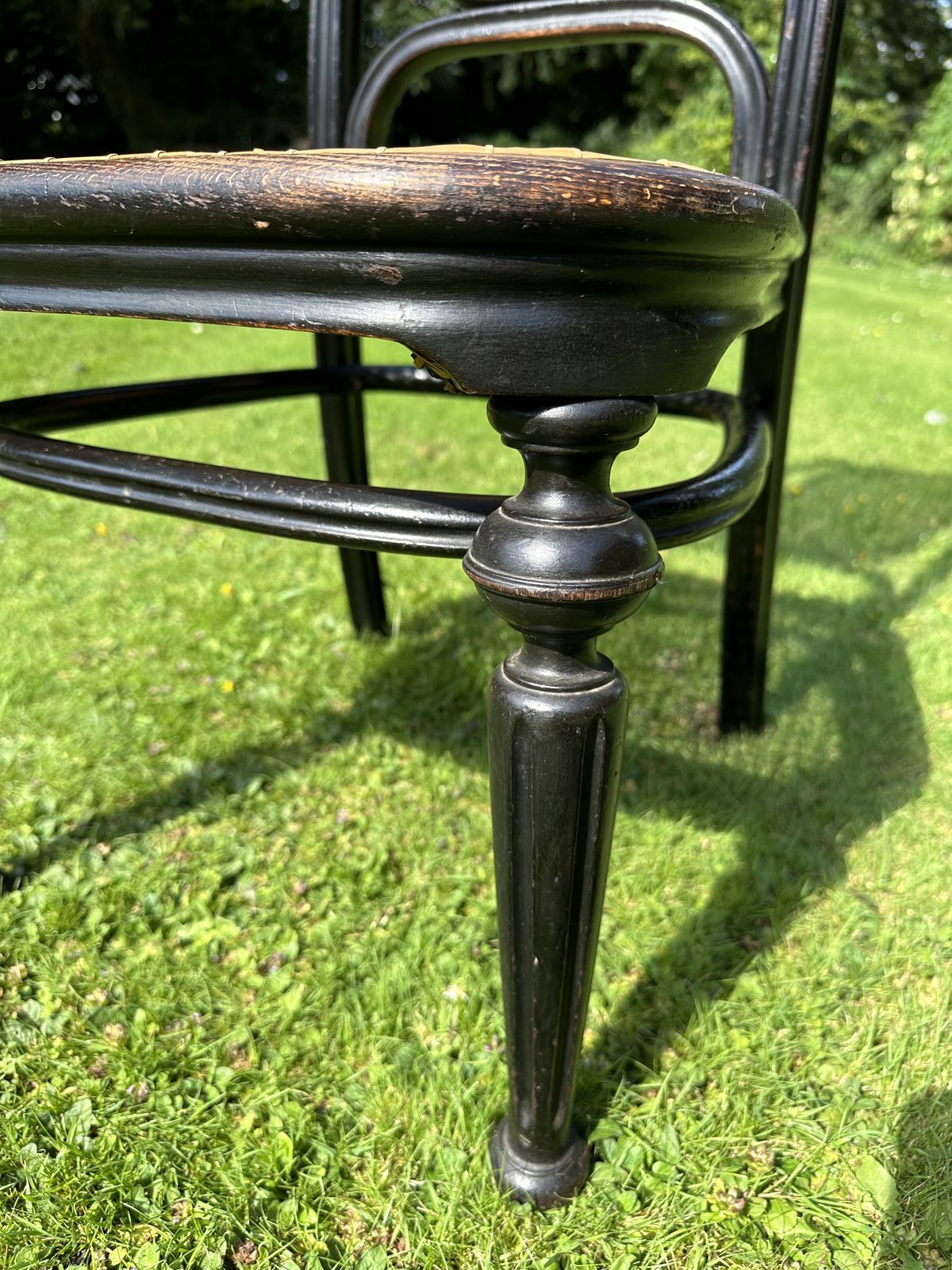 photo for sale Antique Thonet Bentwood & Cane Chair – Model Nr.32 (M.18) Vienna (Wien), Circa 1890 1905 W Original Paper Label – Variant With Turned Legs