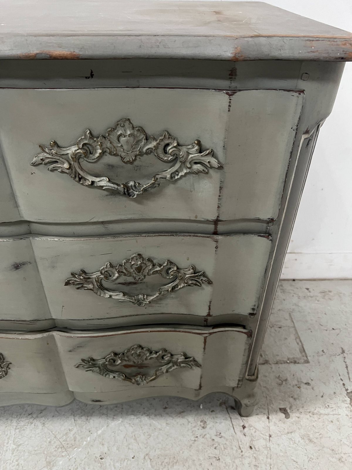 photo furniture Louis XV Style Serpentine Commode In Patinated Oak, 20th Century