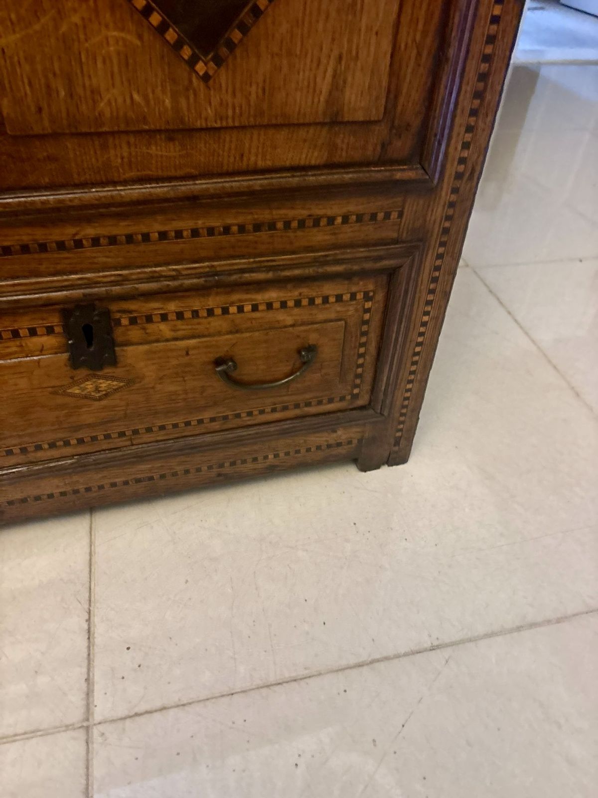 Exceptional Quality 17th Century Antique Oak Mule Chest With Marquetry Inlay photo 2750.0