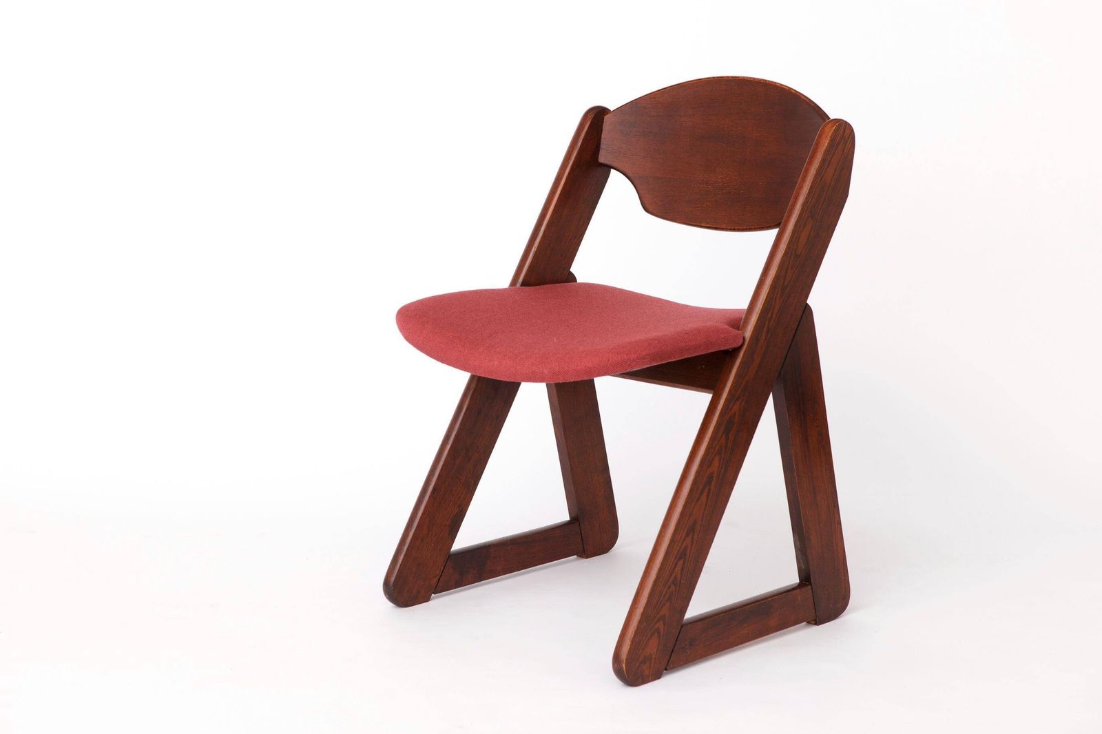 1 Van 2 Vintage Italiaanse Stoelen, Jaren 1980, Donker Beukenhout, Bordeauxrode Bekleding photo furniture