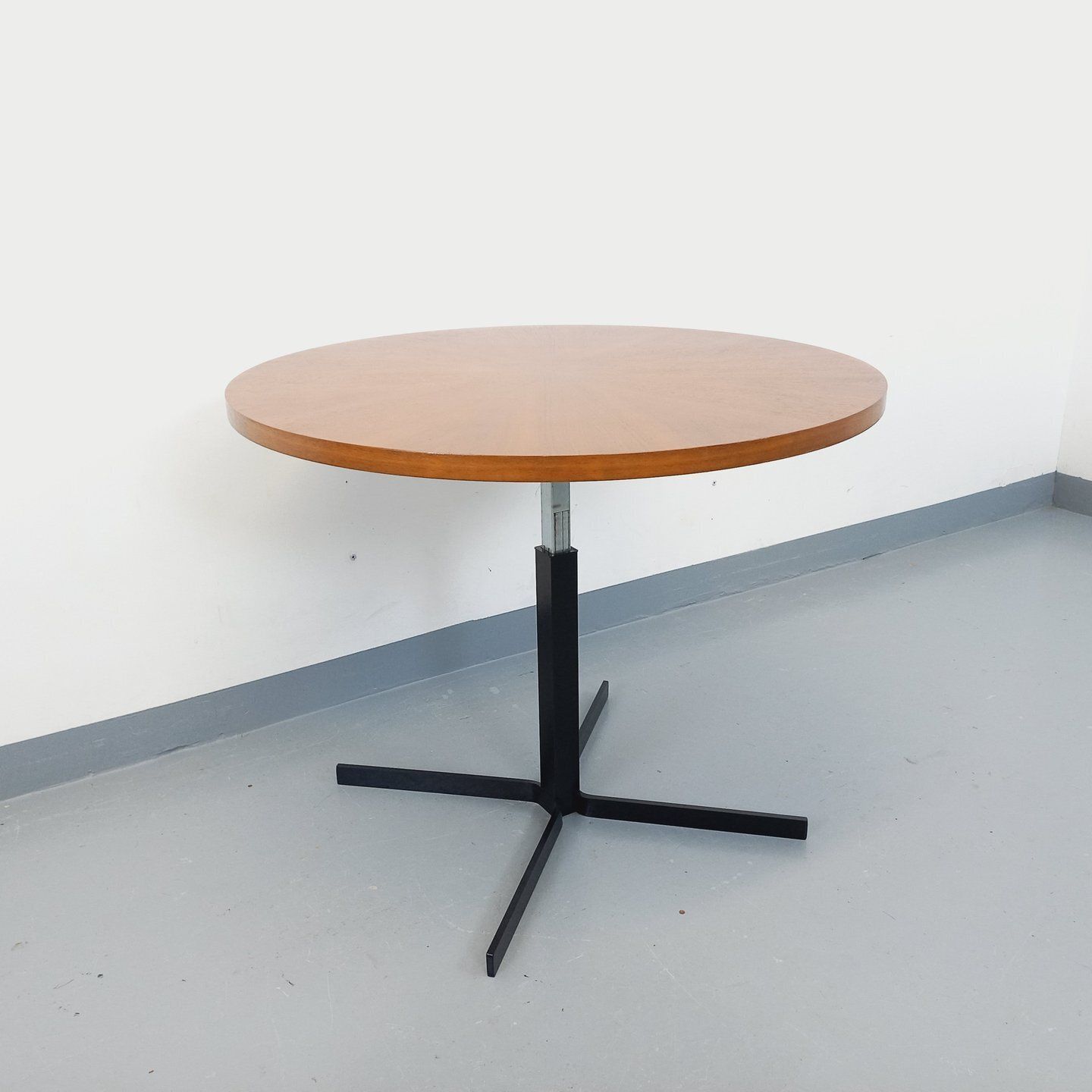Scandinavian Round "Raise And Lower" Coffee Table In Teak And Metal photo 962.0