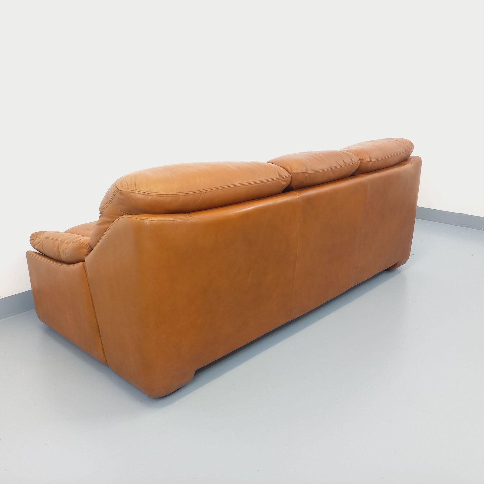 Three Seater Sofa From The 1970s In Camel Leather photo 2284.0
