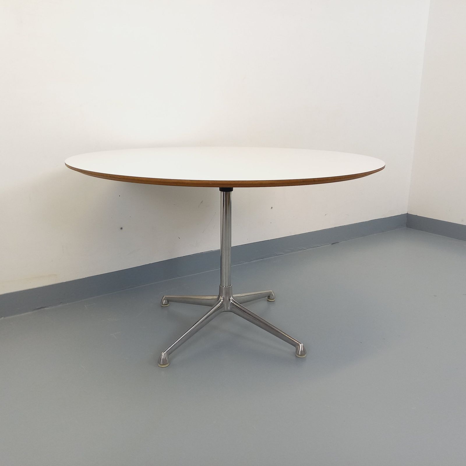 Eames Round Table For Vitra In White Melamine, Wood And Metal photo for sale