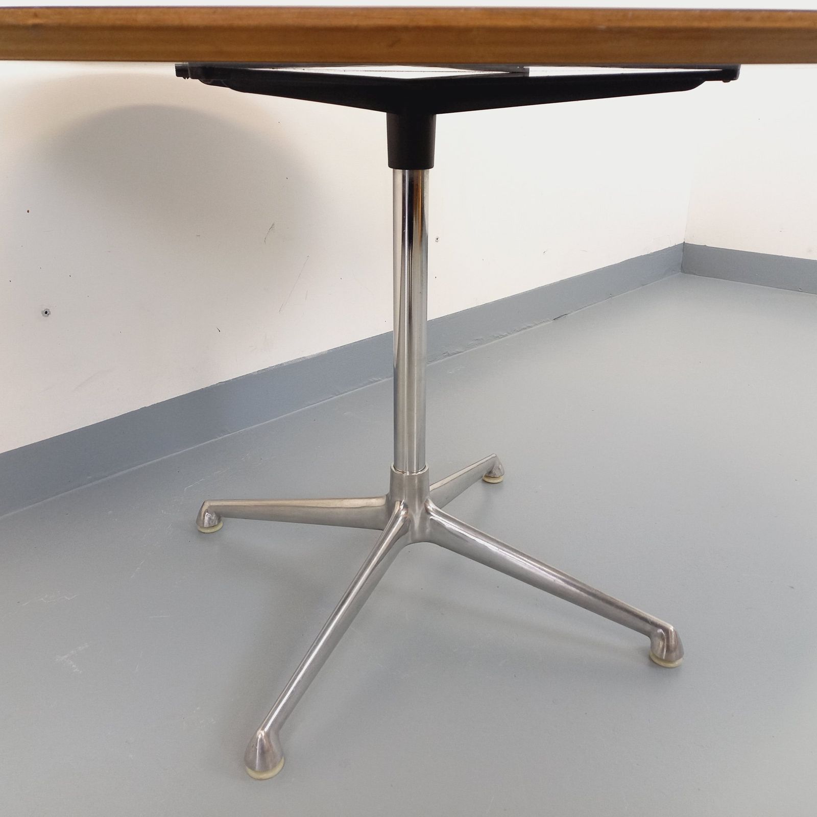 Eames Round Table For Vitra In White Melamine, Wood And Metal photo vintage