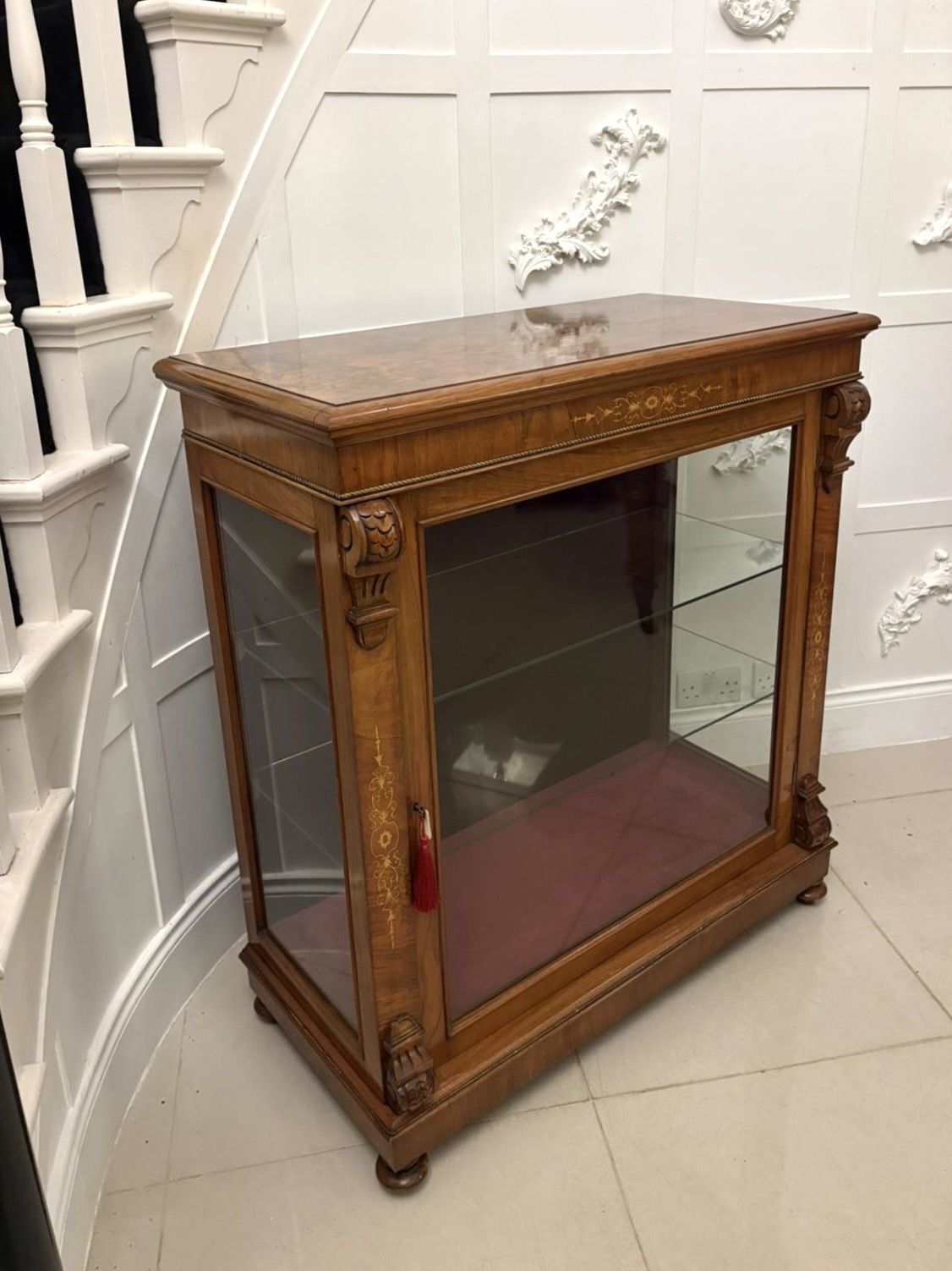photo vinterior Attractive Antique Mid 19th Century Inlaid Mahogany Display Cabinet