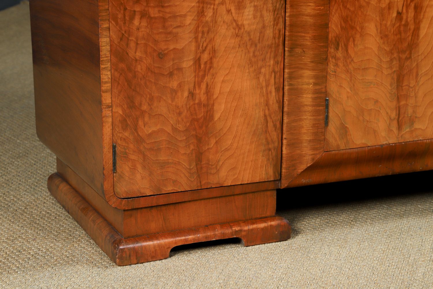English Art Deco Epstein Electric Figured Walnut Cocktail & Drinks Cabinet (Circa 1930) photo 5450.0