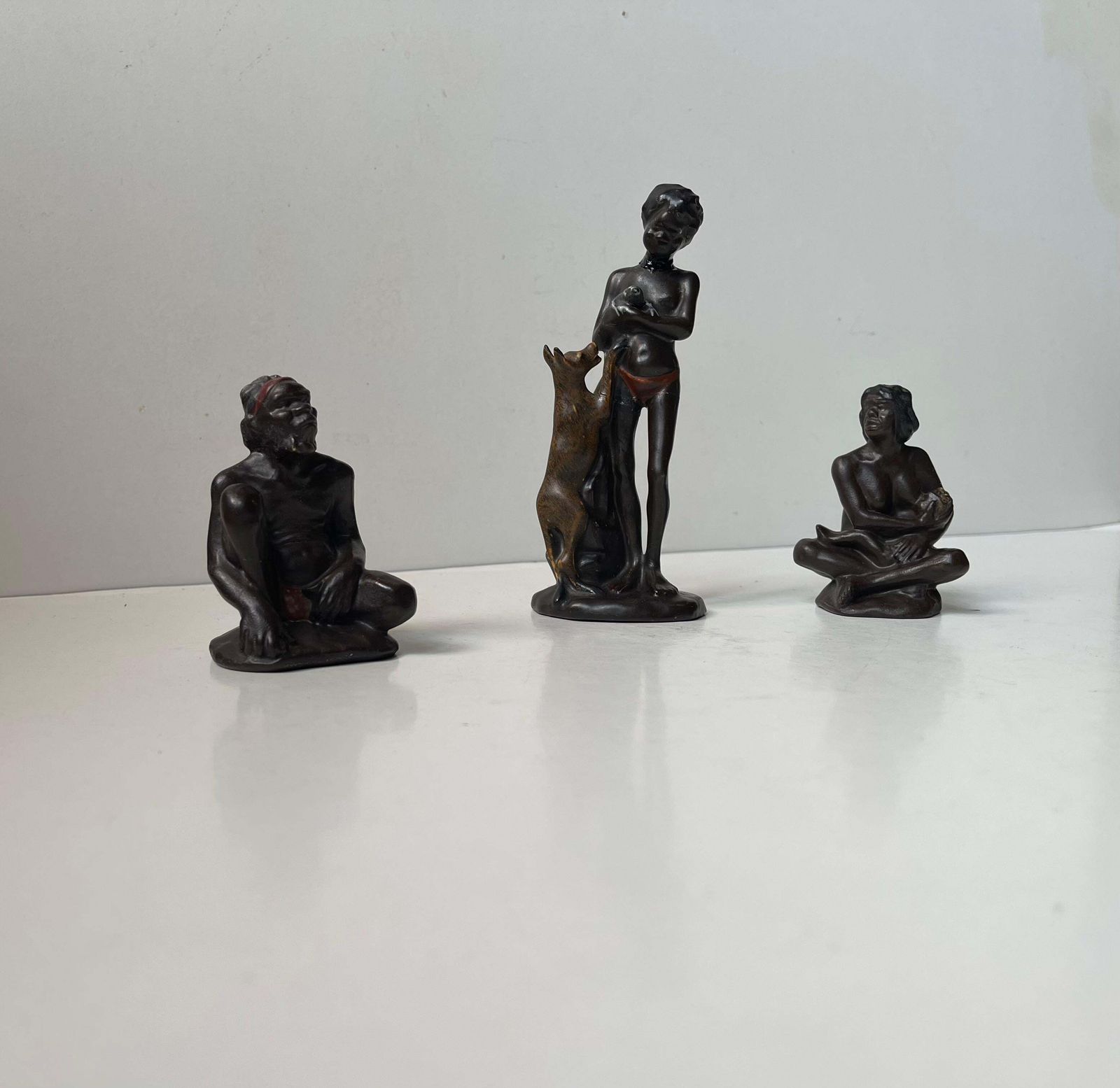 Darbyshire Pottery Family Of Aboriginal Indigenous Figurines, 1950s, Set Of 3 photo vinterior