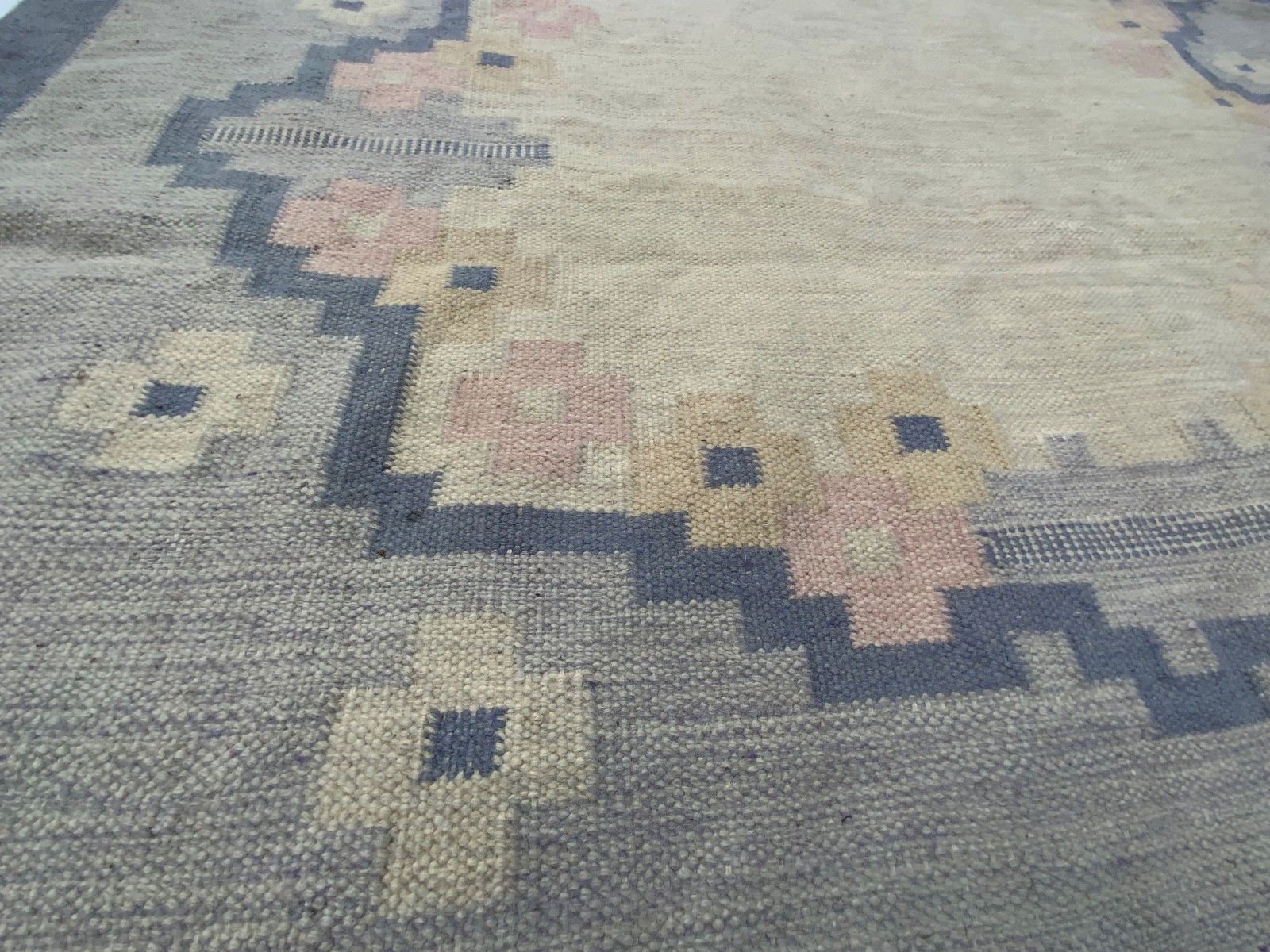 Mid Century Swedish Kilim Röllakan Rug In Pale Grey, Signed By “E” 1960s photo 1150.0