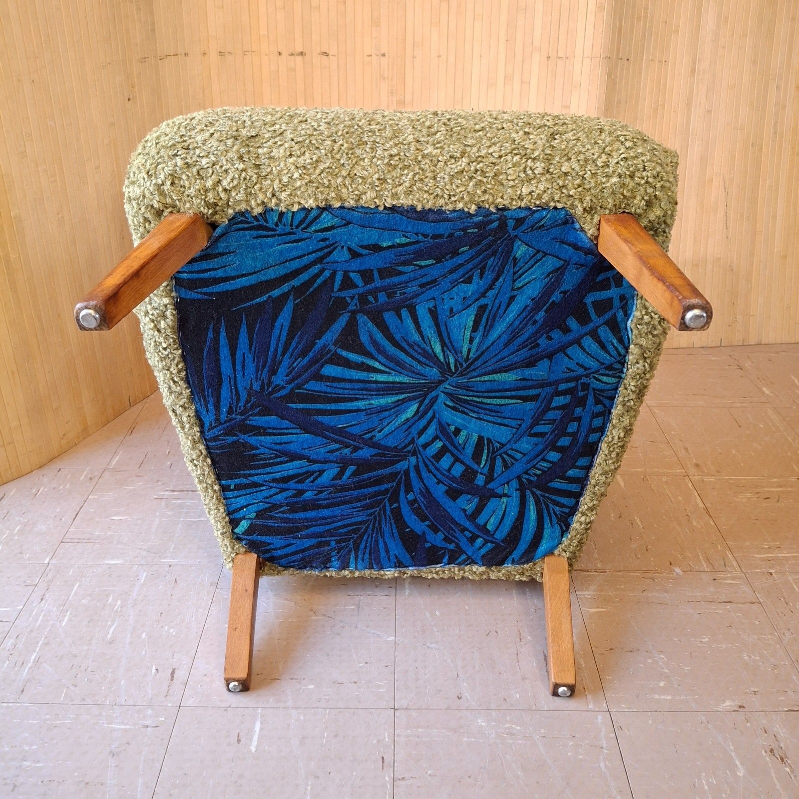 photo vintage Fab Vintage Mid Century 1960s Petite Lounge Armchair Light Khaki Green Boucle