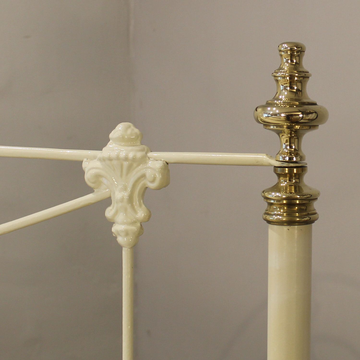 King Cast Iron Antique Bed In Ivory And Brass, Circa 1880 photo vinterior