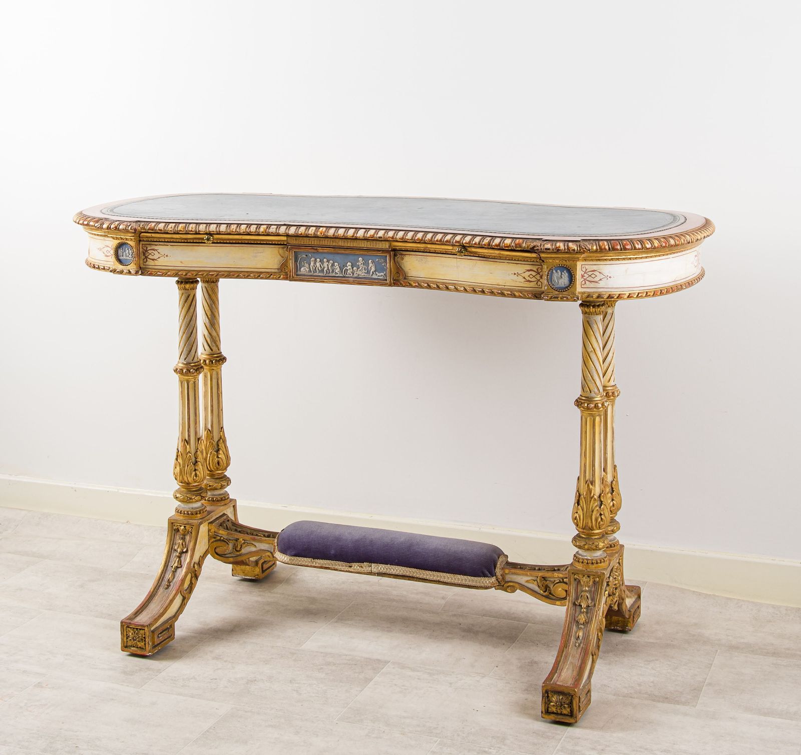 19th Century French Kidney Shaped Giltwood Writing Table With Painted Decoration photo 3400.0