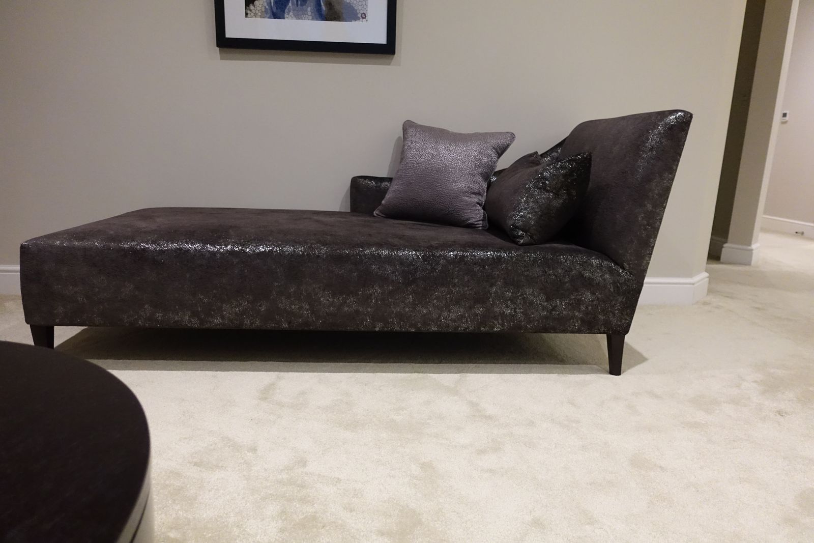 Elegant Upholstered Chaise Lounge / Daybed – Contemporary Classic, Excellent Condition