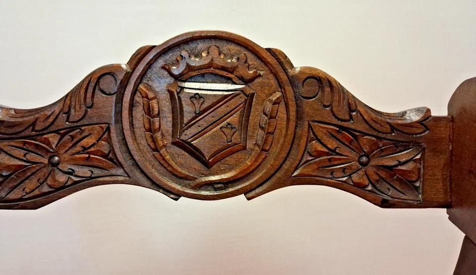 Share Italian Renaissance Style Dante Luther Chair With Intricate Carving photo for sale