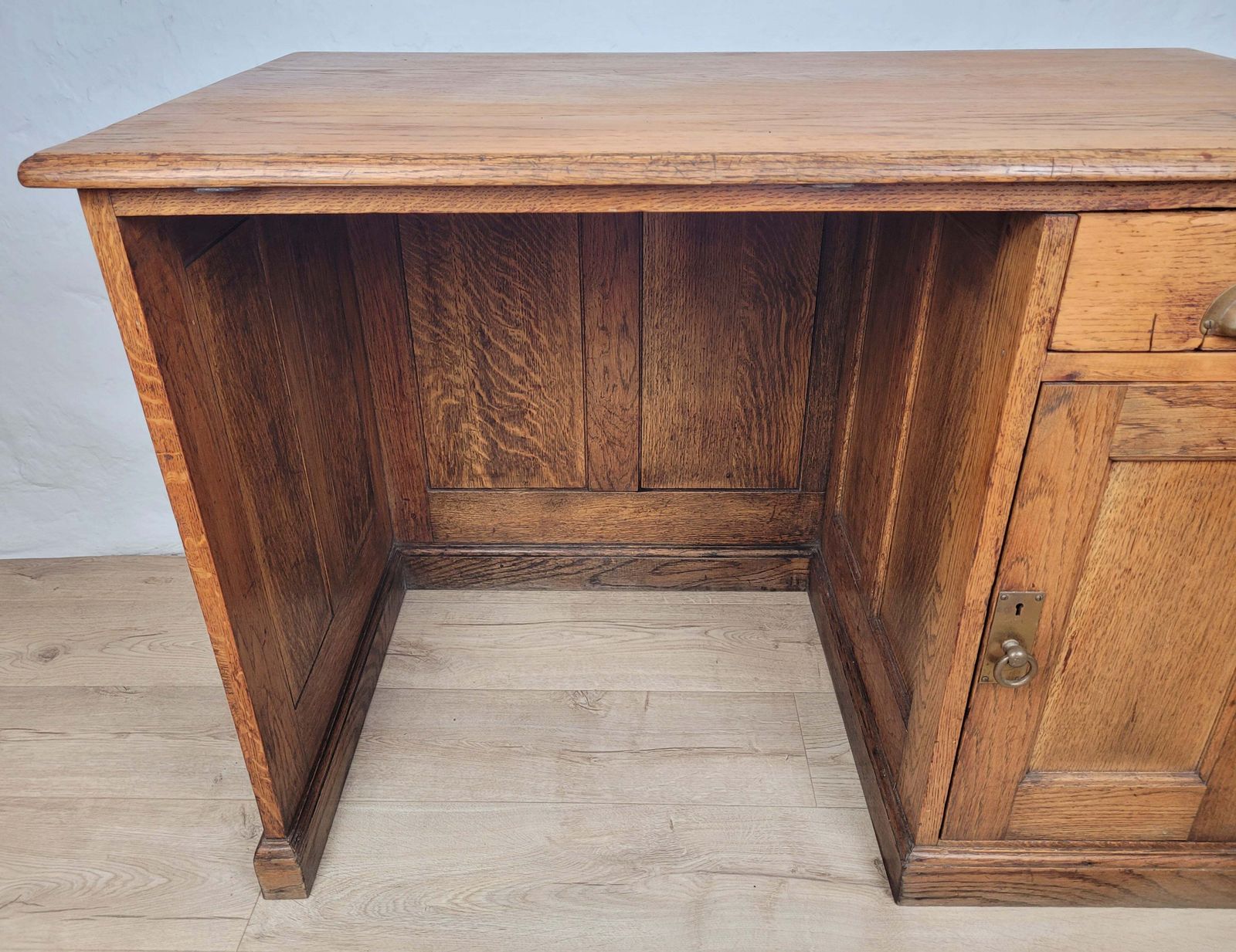 photo vinterior Vintage Single Pedestal Desk 1930s Oak Country Farmhouse