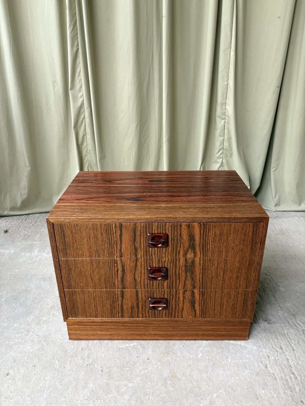 Vtg Mid Century Compact Rosewood Drawers Bedside Scandi Danish Retro R988 photo Furniture