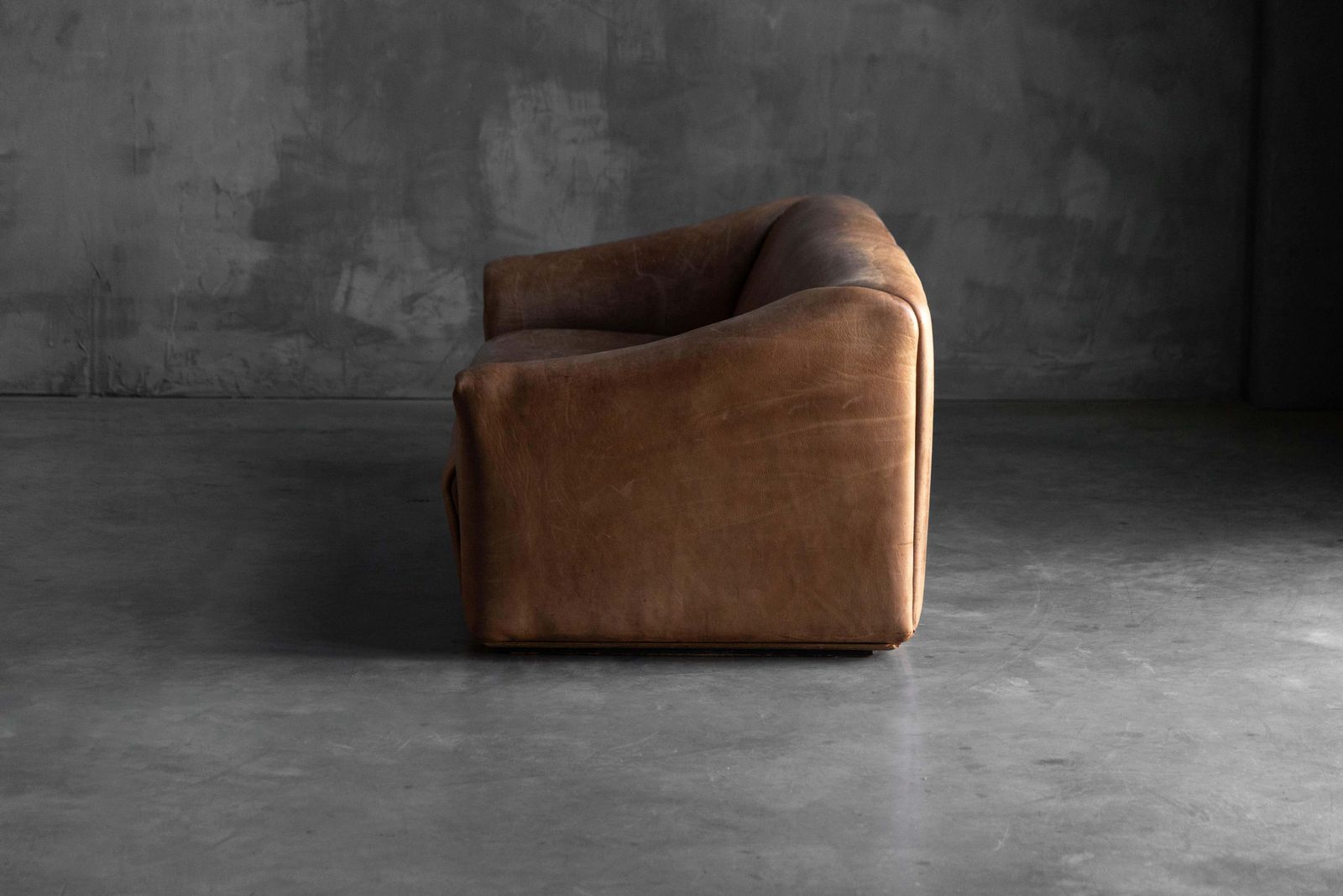 De Sede Ds 47 Bullhide Leather Sofa, Switzerland, 1970s photo buy