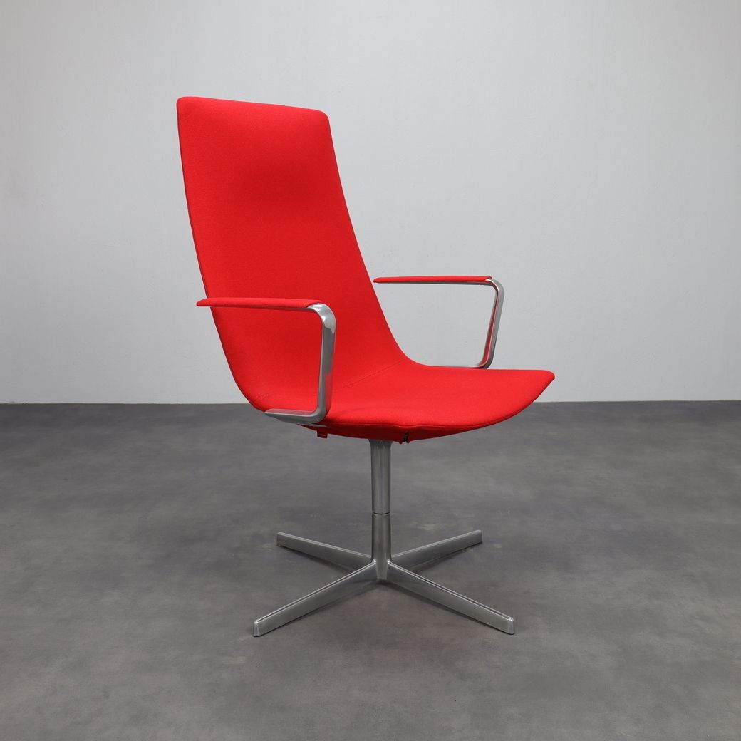 Set Of 2 “Catifa 70” Swivel Lounge Chairs By Arper, Italy photo for sale