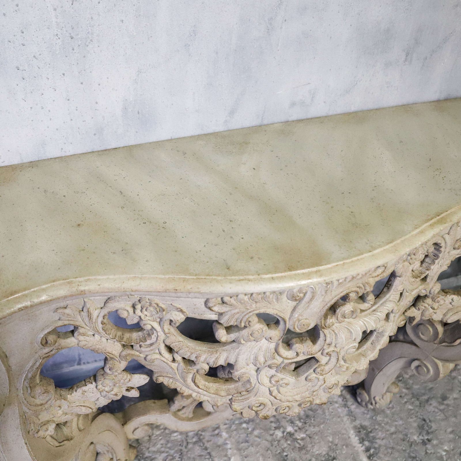 photo vinterior Pair Of 1930s French Hand Carved Wall Console Tables In Antique White Finish