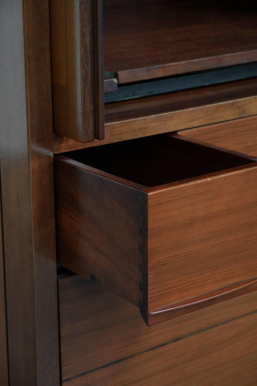 2422.0 Stijlvol Art Deco Design Kast / Audio  / Tv Meubel Met Fraaie Details photo