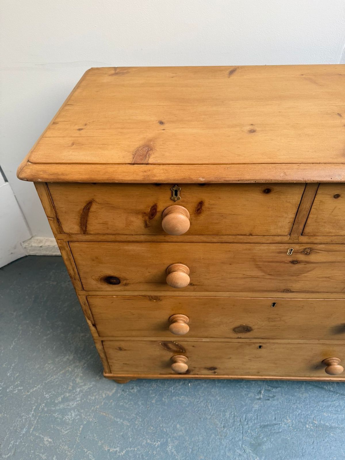 A Superb Low Pine Victorian Waxed 5 Drawer Chest Of Drawers photo Furniture