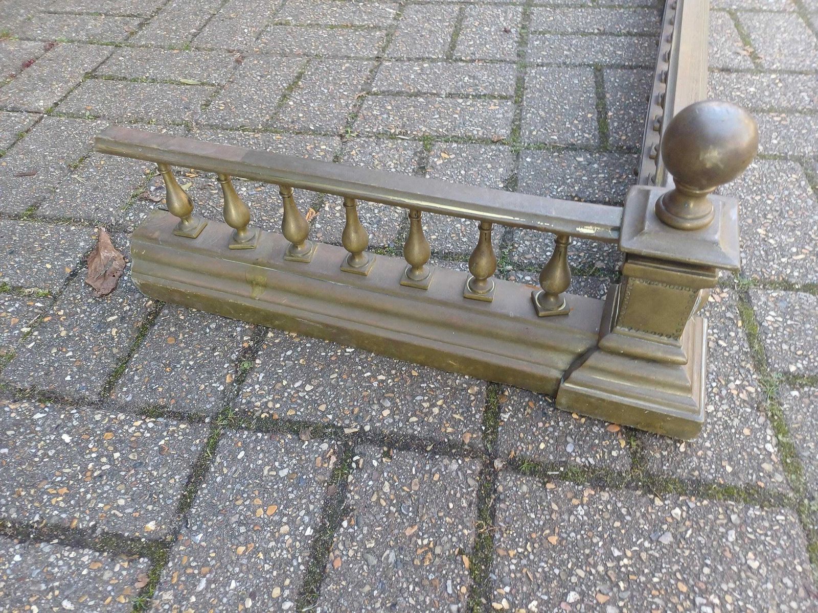 Massive Solid 20kg Antique Brass Fireplace Fender Deep Hearth Guard With Turned Spindle Balustrade, Stepped Plinth Base photo vintage