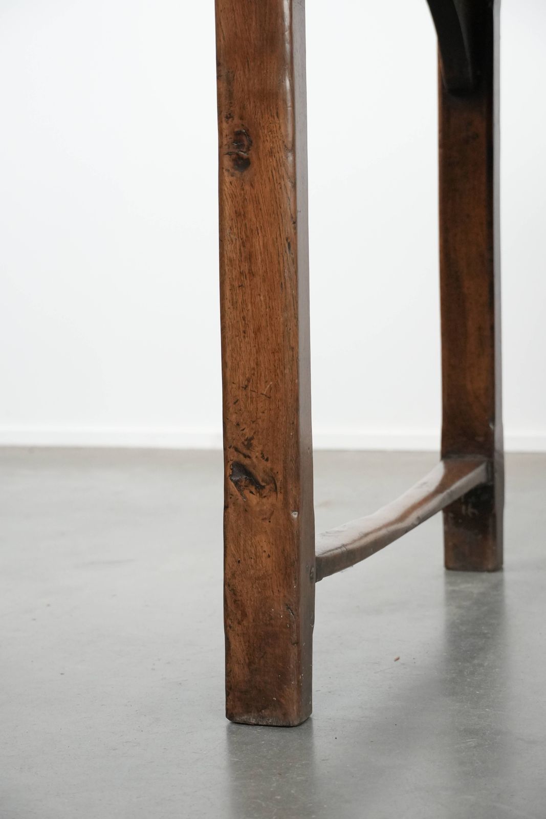 photo vinterior Beautiful Antique French Dining Table For 4 To 6 People From The Late 18th/Early 19th Century With An Oak Top, A Drawer And A Bread/Pull Out Shelf