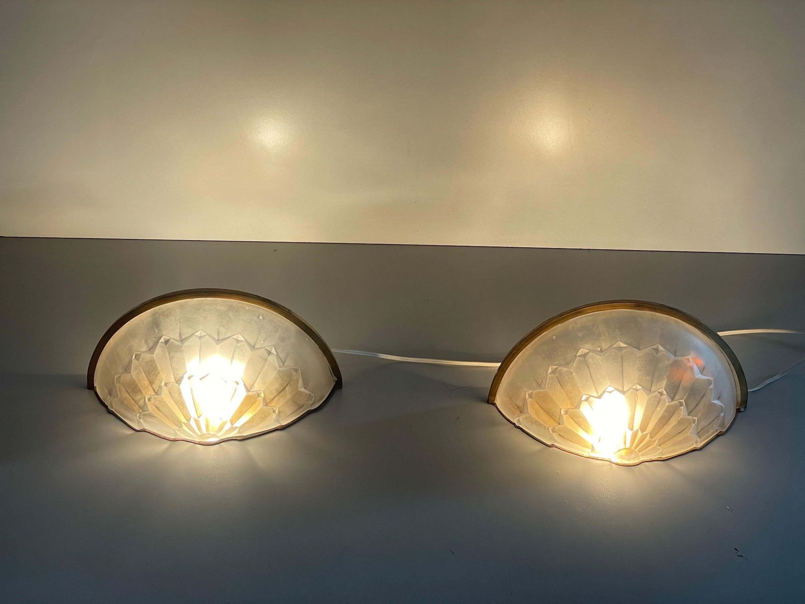 photo vinterior White French Glass And Brass Frame Pair Of Sconces, 1950s, France