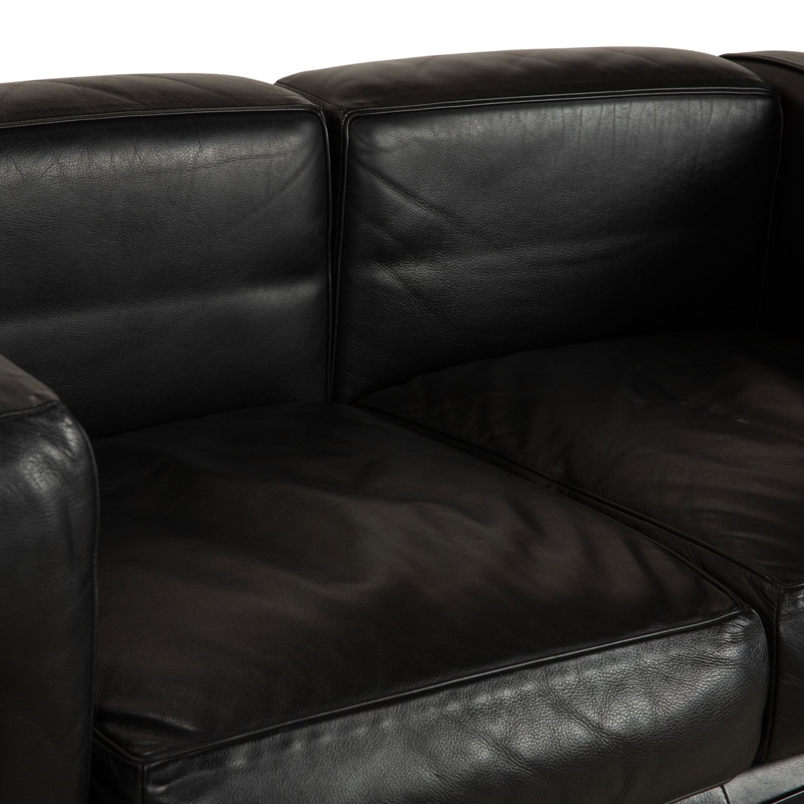 Canapé Cassina LC 2 en cuir noir 2 places, par Le Corbusier, chromé photo vinterior